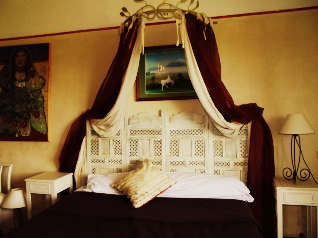 La Maison Aux Volets Bleus Bed & Breakfast Venasque Exterior photo