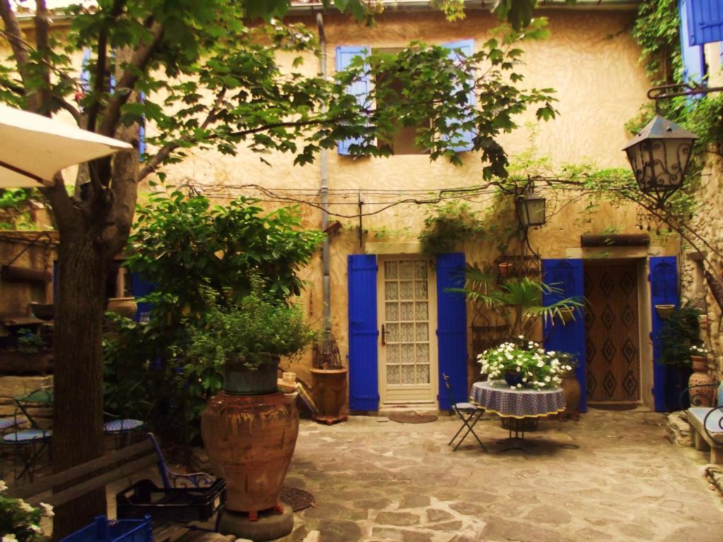 La Maison Aux Volets Bleus Bed & Breakfast Venasque Exterior photo